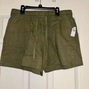 Old Navy Women’s Shorts in Olive